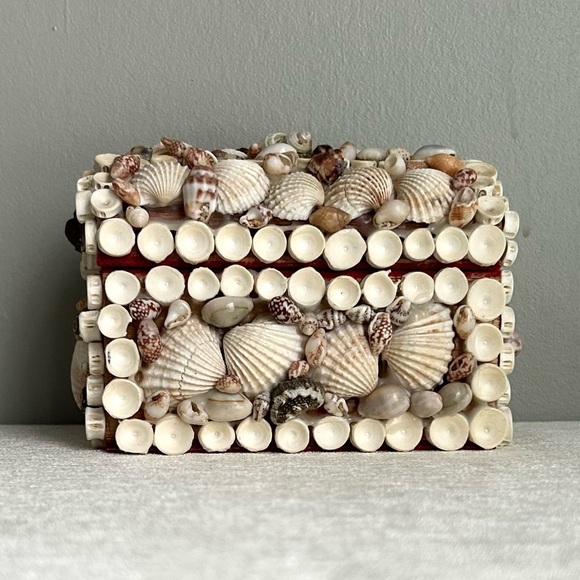 VINTAGE Other - ANTIQUE seashell treasure chest souvenir box coastal beach 1950’s